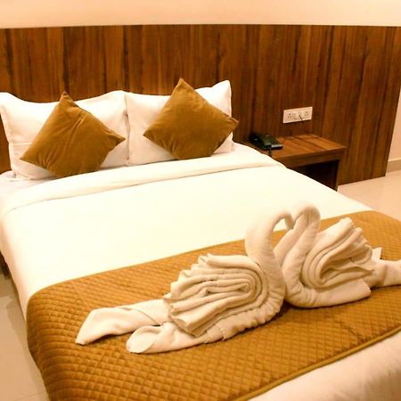 Hotel Sakura Inn โฮซูร์ ภายนอก รูปภาพ