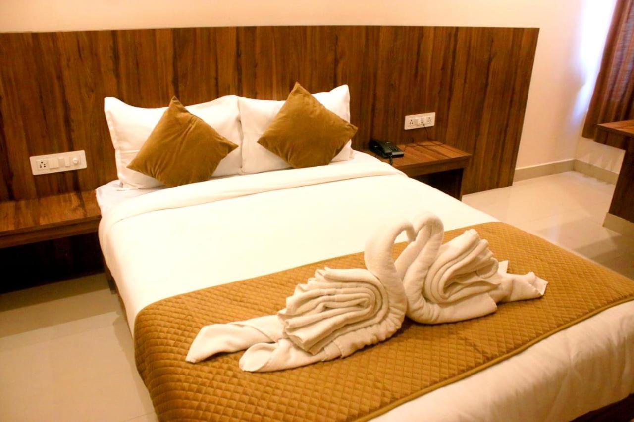 Hotel Sakura Inn โฮซูร์ ภายนอก รูปภาพ