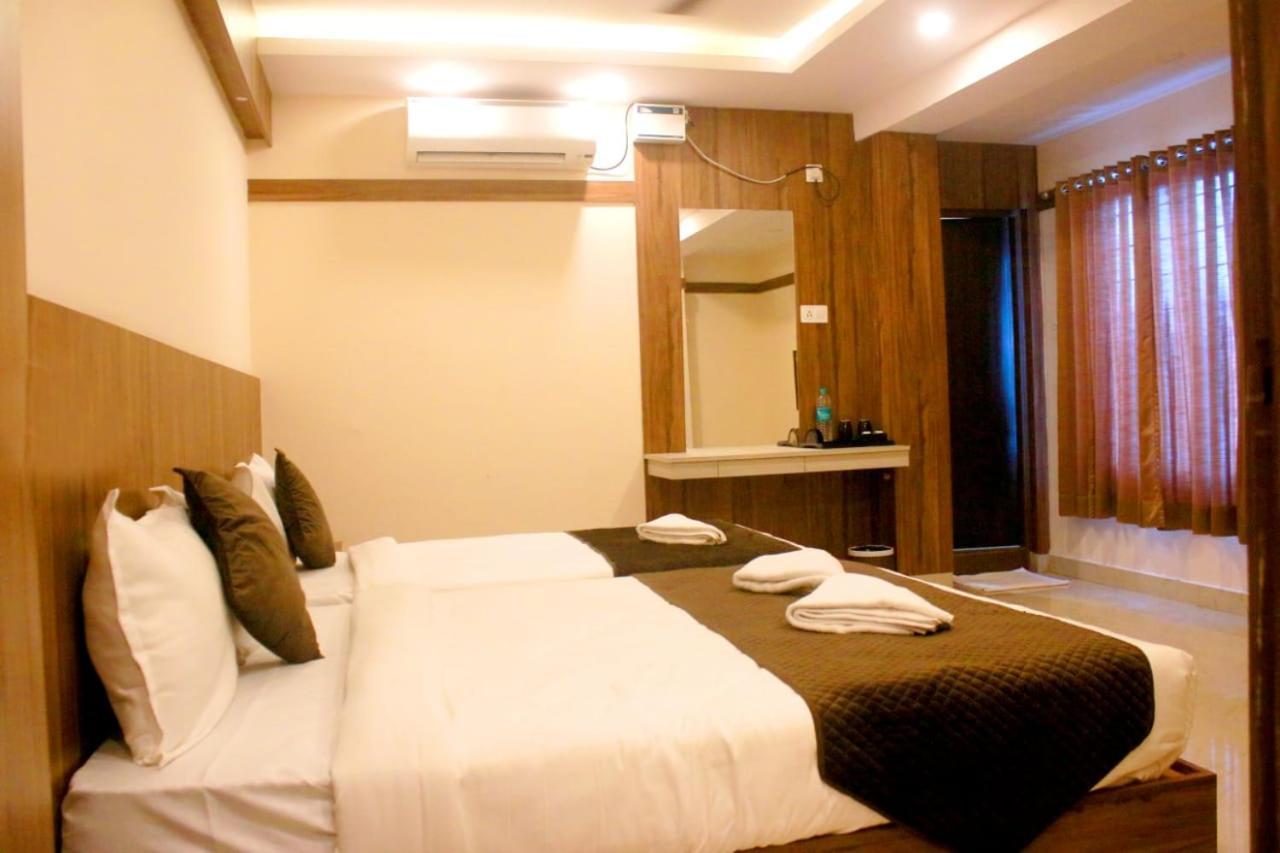Hotel Sakura Inn โฮซูร์ ภายนอก รูปภาพ