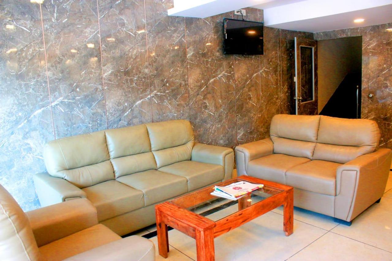 Hotel Sakura Inn โฮซูร์ ภายนอก รูปภาพ
