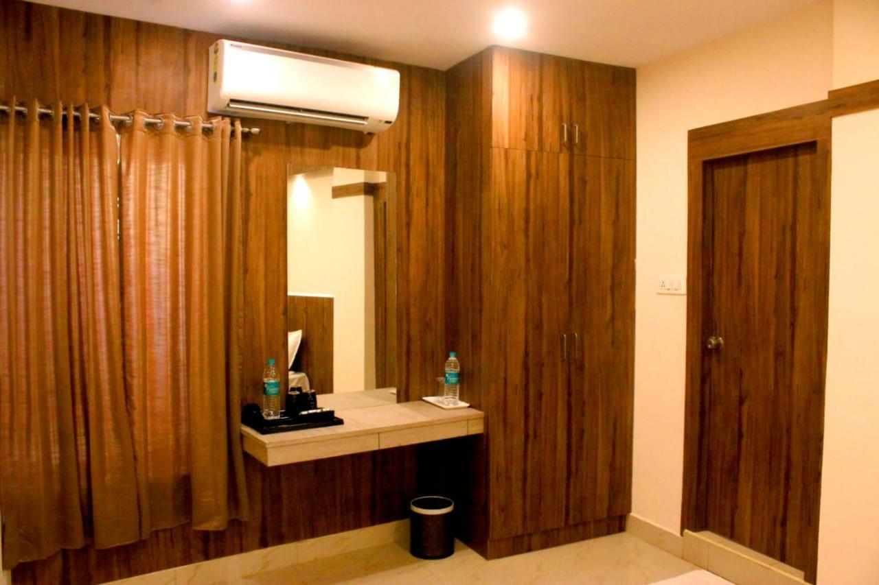 Hotel Sakura Inn โฮซูร์ ภายนอก รูปภาพ
