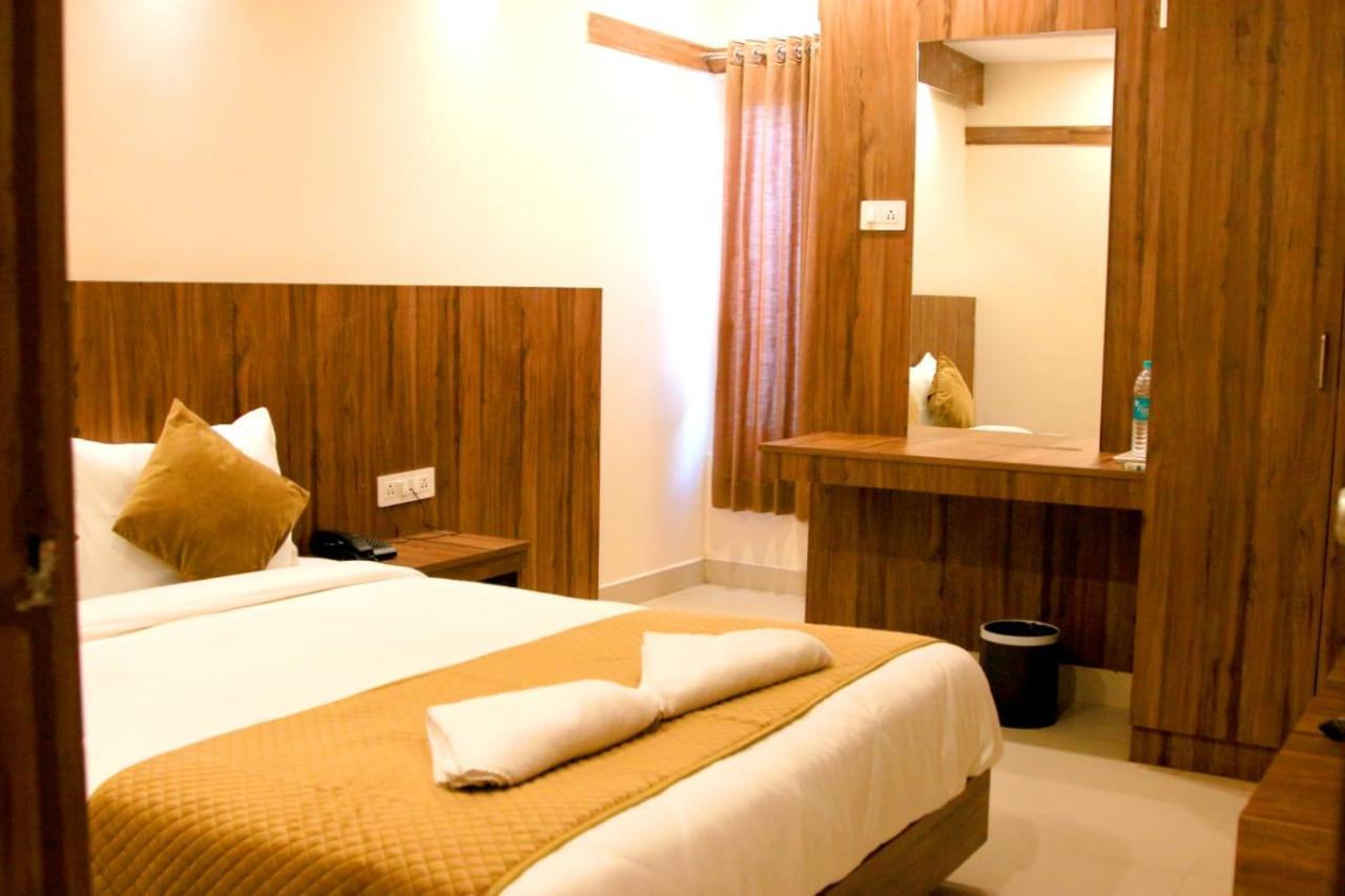 Hotel Sakura Inn โฮซูร์ ภายนอก รูปภาพ