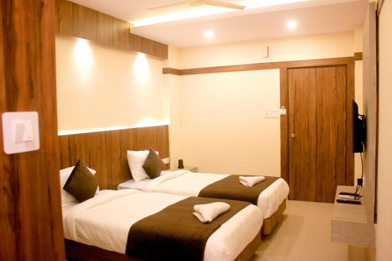 Hotel Sakura Inn โฮซูร์ ภายนอก รูปภาพ