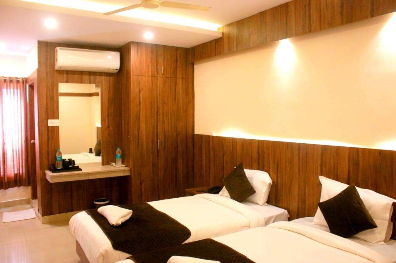 Hotel Sakura Inn โฮซูร์ ภายนอก รูปภาพ