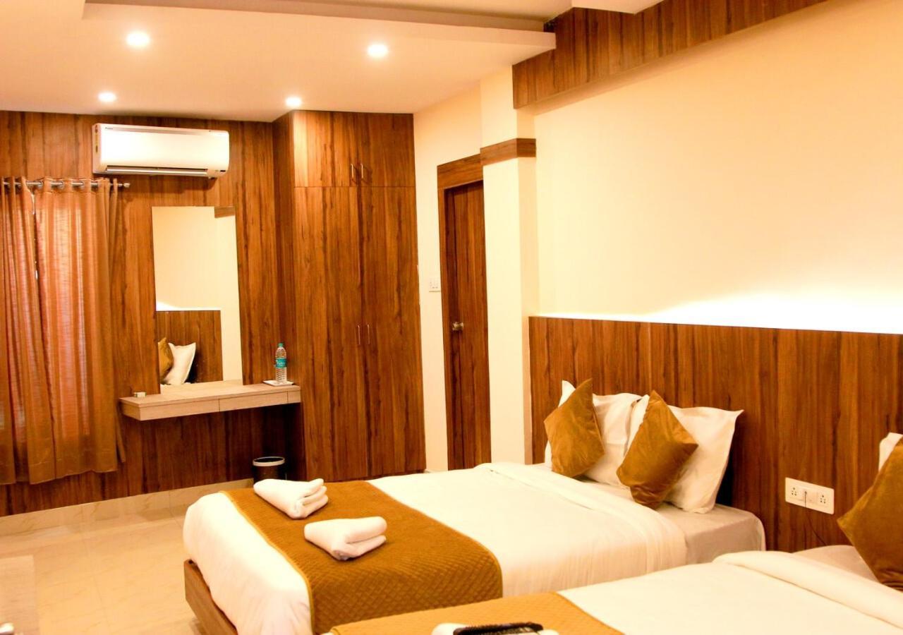 Hotel Sakura Inn โฮซูร์ ภายนอก รูปภาพ