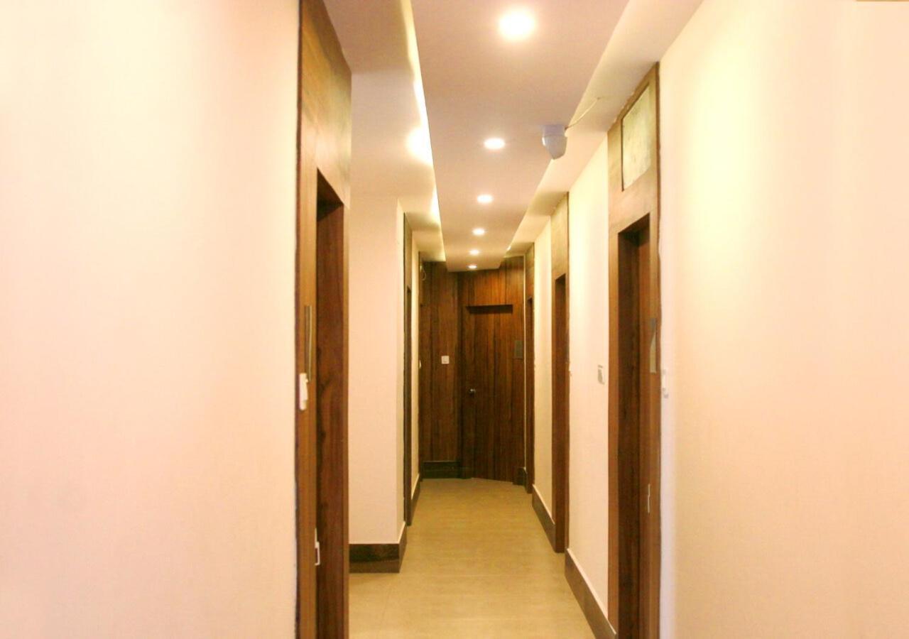 Hotel Sakura Inn โฮซูร์ ภายนอก รูปภาพ