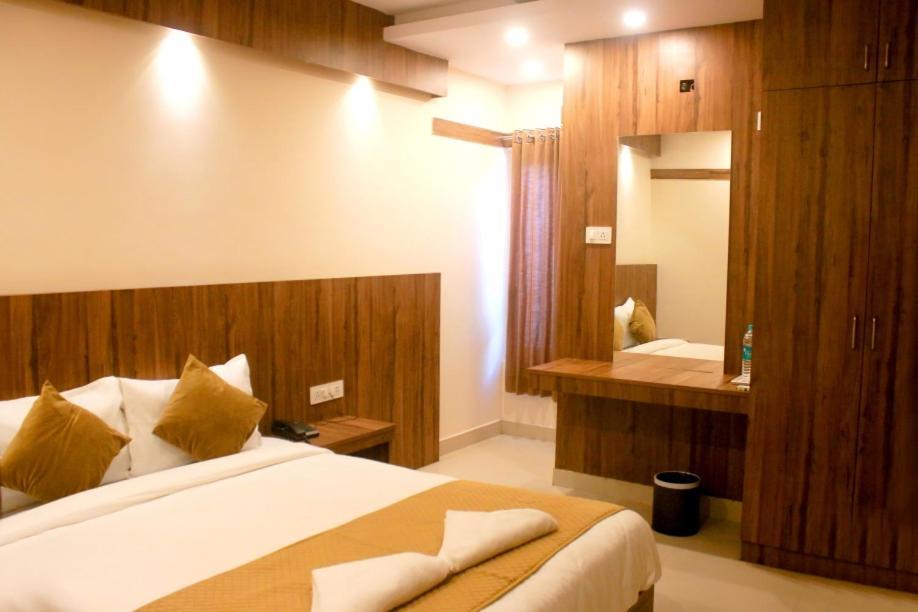 Hotel Sakura Inn โฮซูร์ ภายนอก รูปภาพ